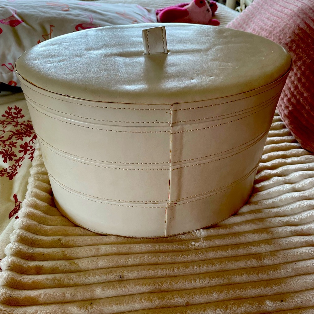 White leather jewelry box.